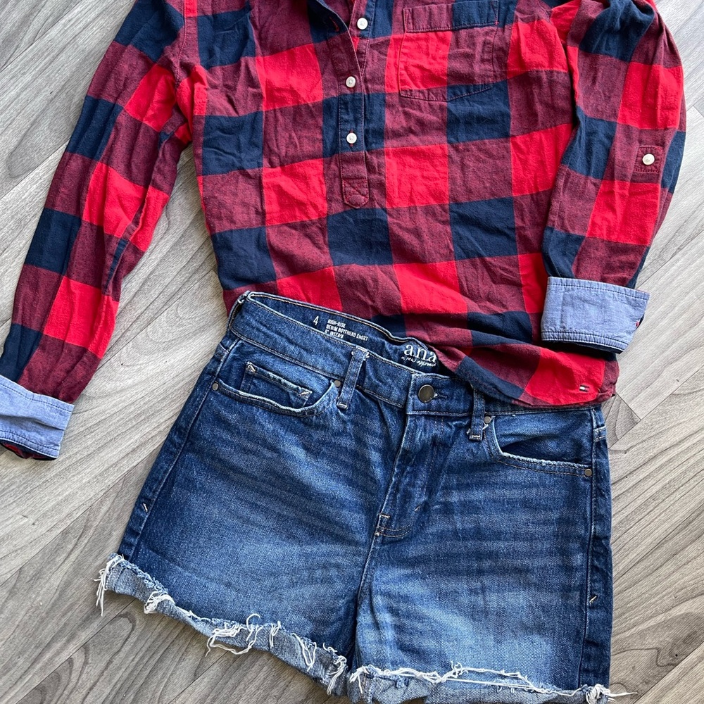 Ana brand | size 4 | dark wash jean shorts